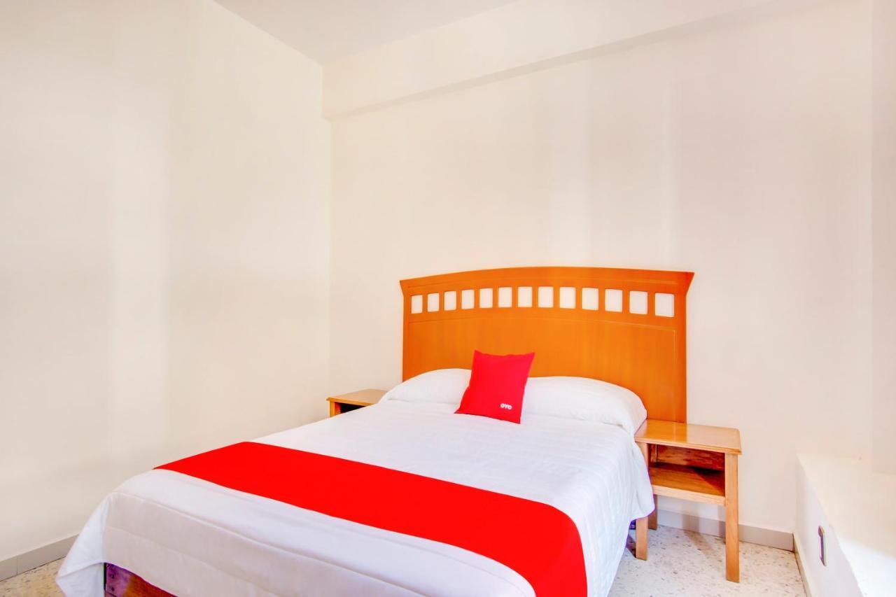 Hotel La Estancia Colima Bagian luar foto