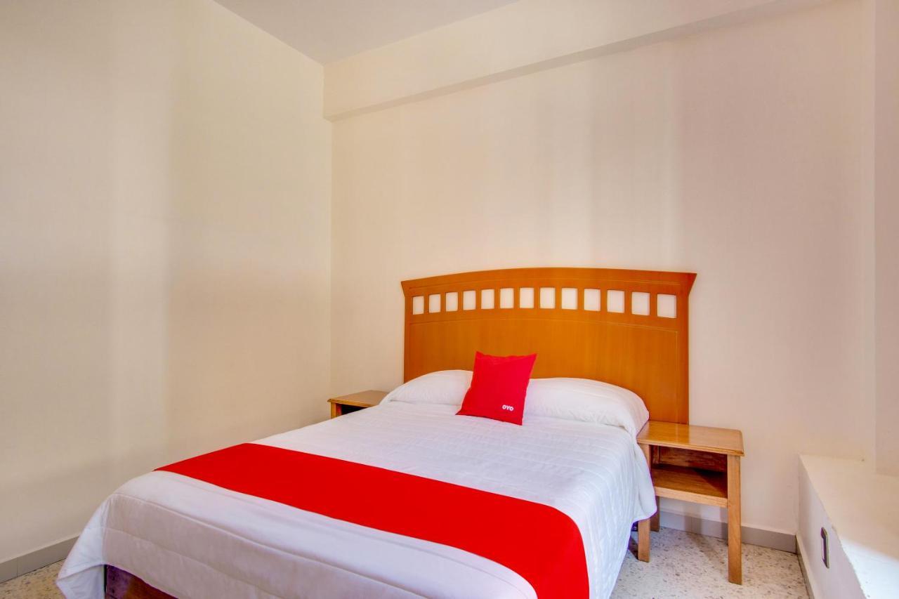 Hotel La Estancia Colima Bagian luar foto